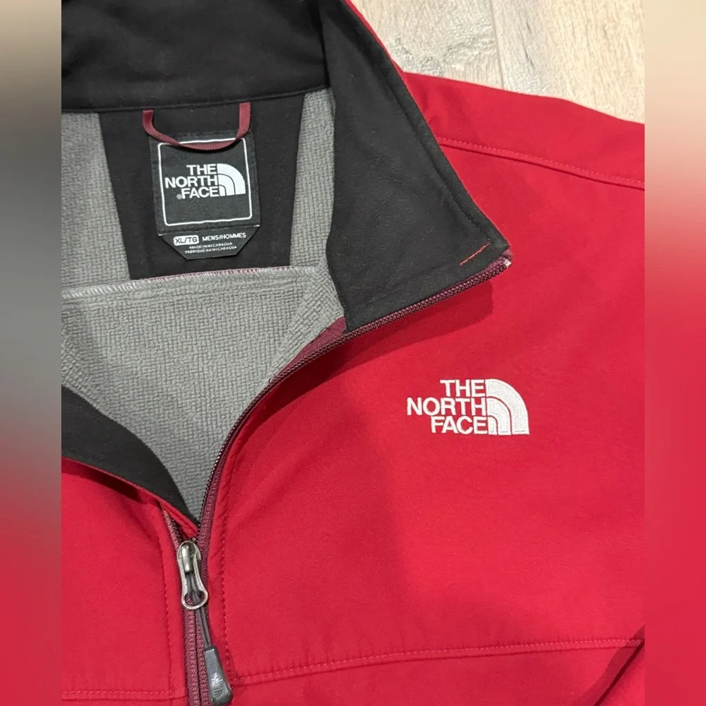 Mens North Face Bold Red Performance Jacket - Picture 2 of 3